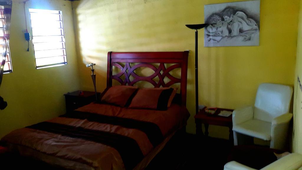 Casa Ricky'S Hostel Orange Walk Town Bagian luar foto