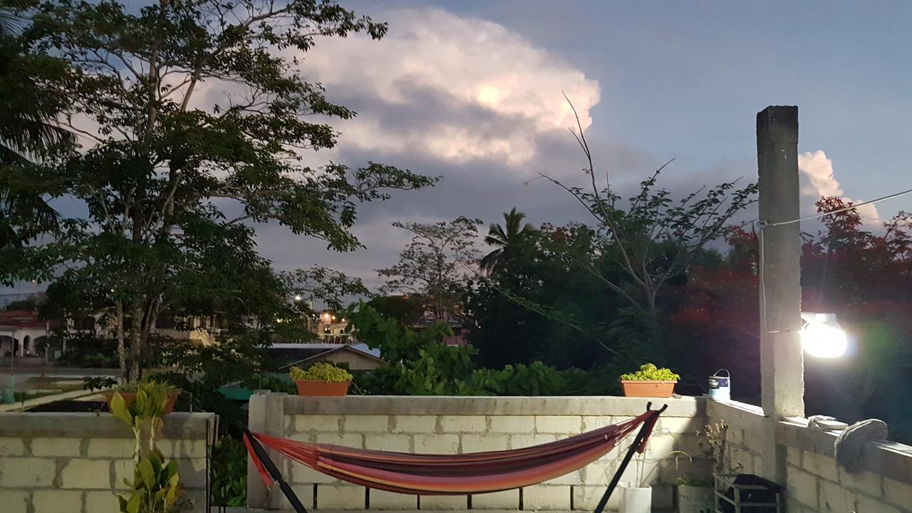 Casa Ricky'S Hostel Orange Walk Town Bagian luar foto