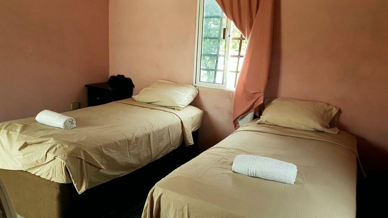 Casa Ricky'S Hostel Orange Walk Town Bagian luar foto