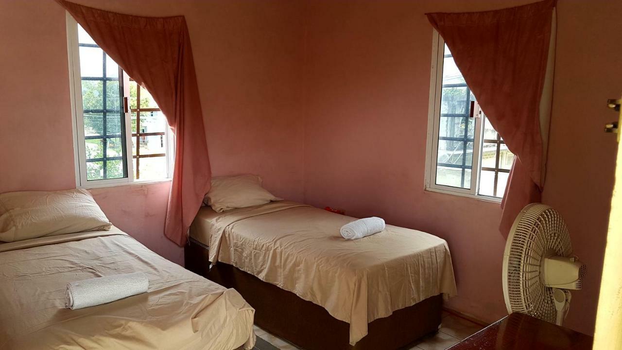 Casa Ricky'S Hostel Orange Walk Town Bagian luar foto