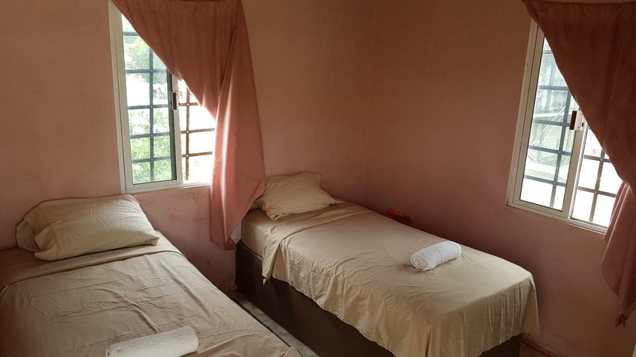 Casa Ricky'S Hostel Orange Walk Town Bagian luar foto