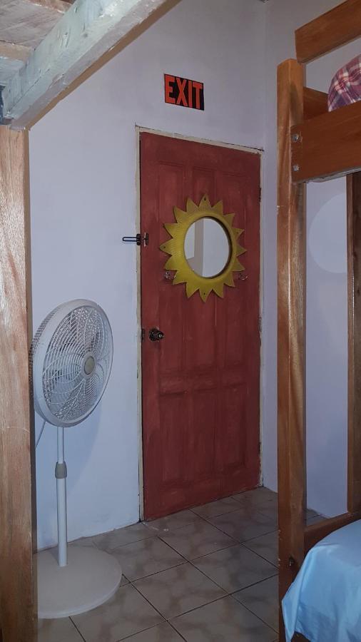 Casa Ricky'S Hostel Orange Walk Town Bagian luar foto